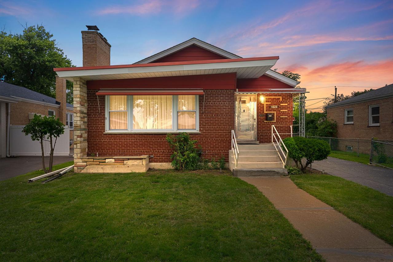 5024 Harnew Rd., Oak Lawn, IL 60453