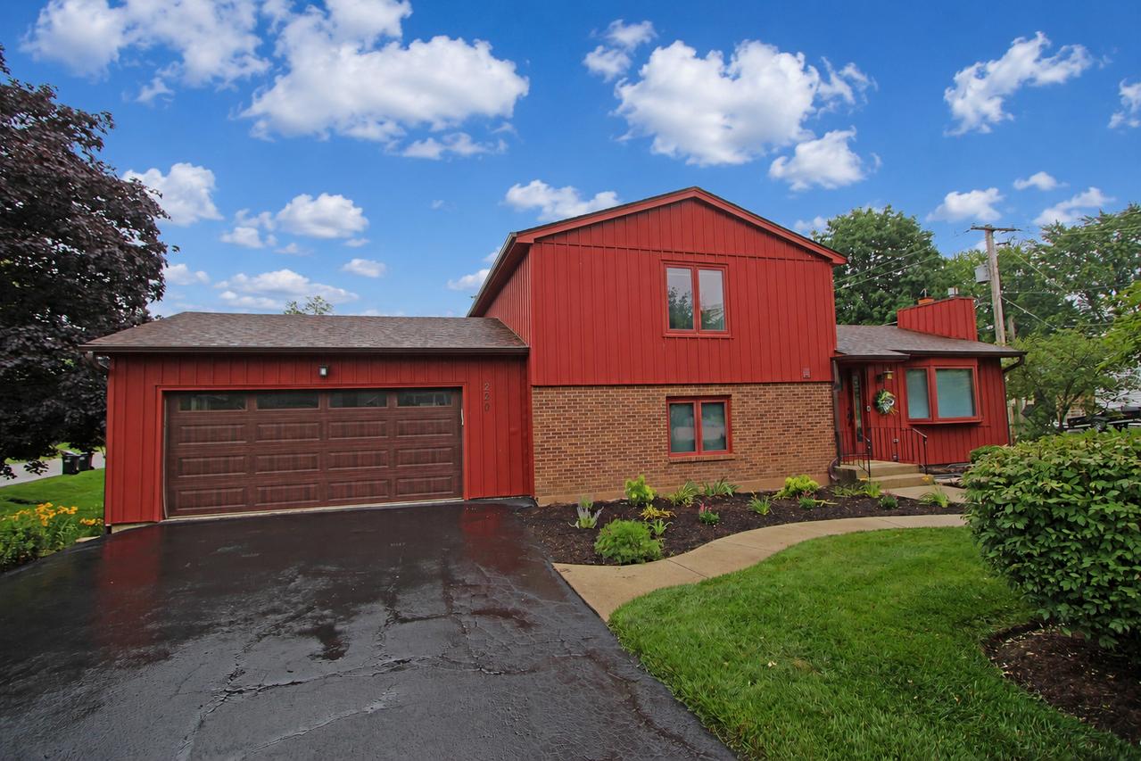 220 Fairway Rd., Lake Zurich, IL 60047