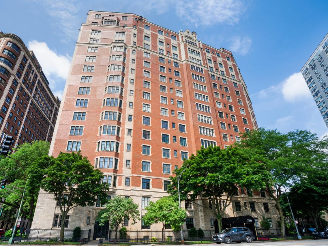 3800 N Lake Shore Dr. #11E, Chicago, IL 60613