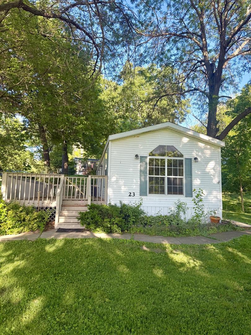 1009 Bay Rd. #23, Mchenry, IL 60051