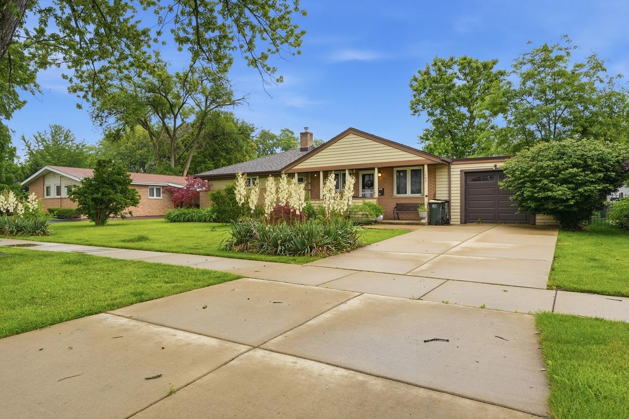 1405 N Race Ave., Arlington Heights, IL 60004