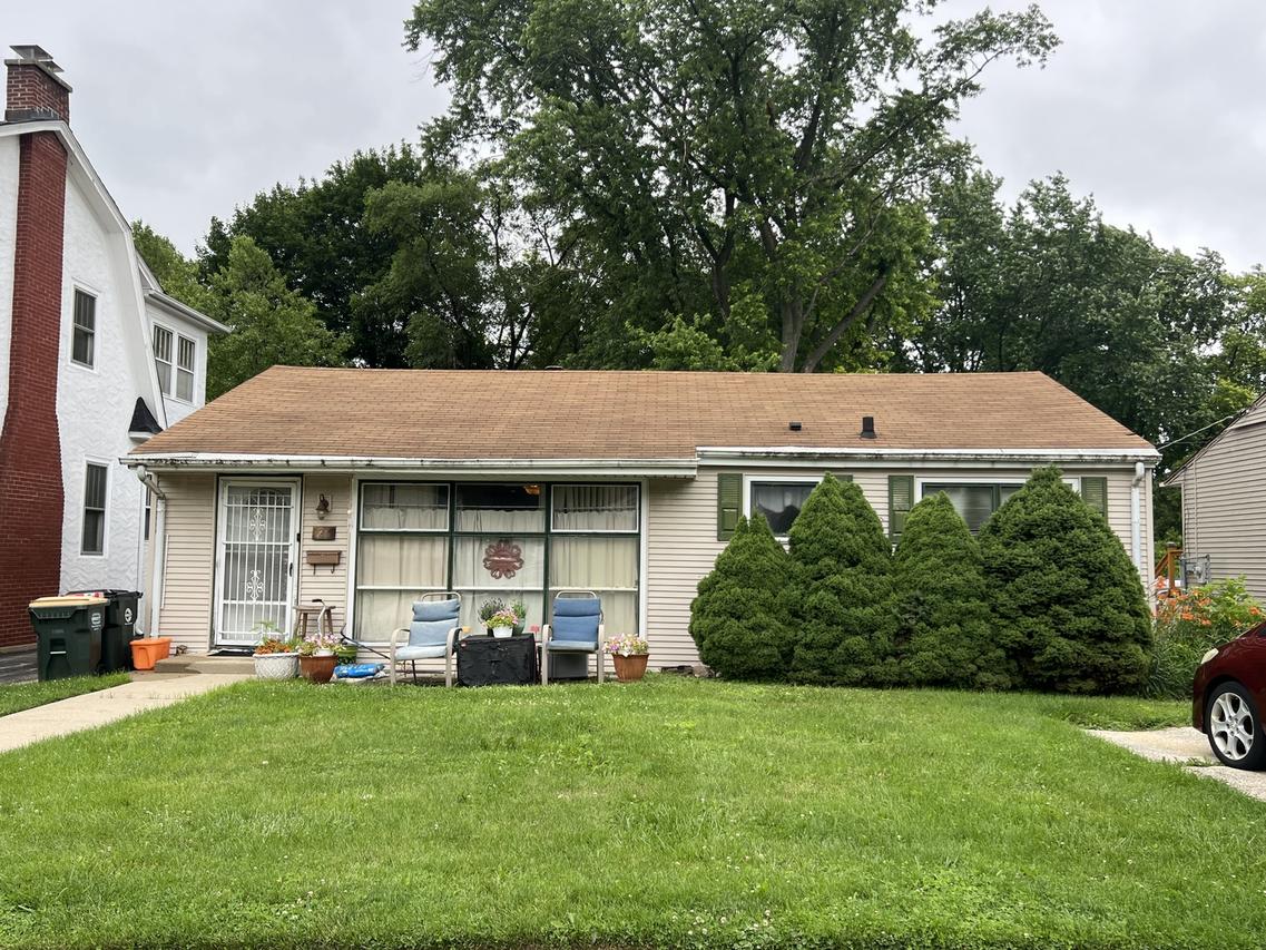 21 S Seymour Ave., Mundelein, IL 60060
