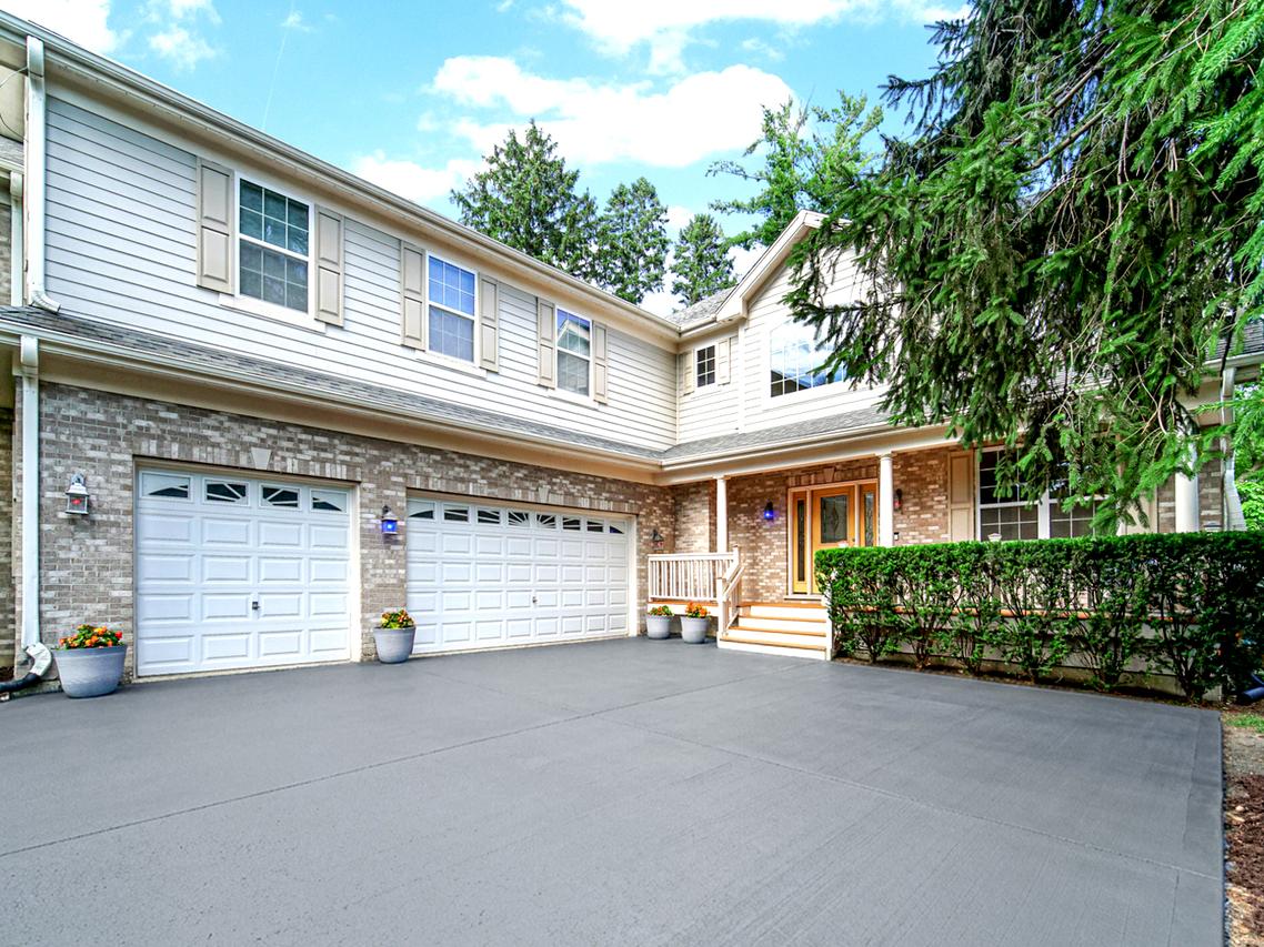 361 S Quentin Rd., Palatine, IL 60067