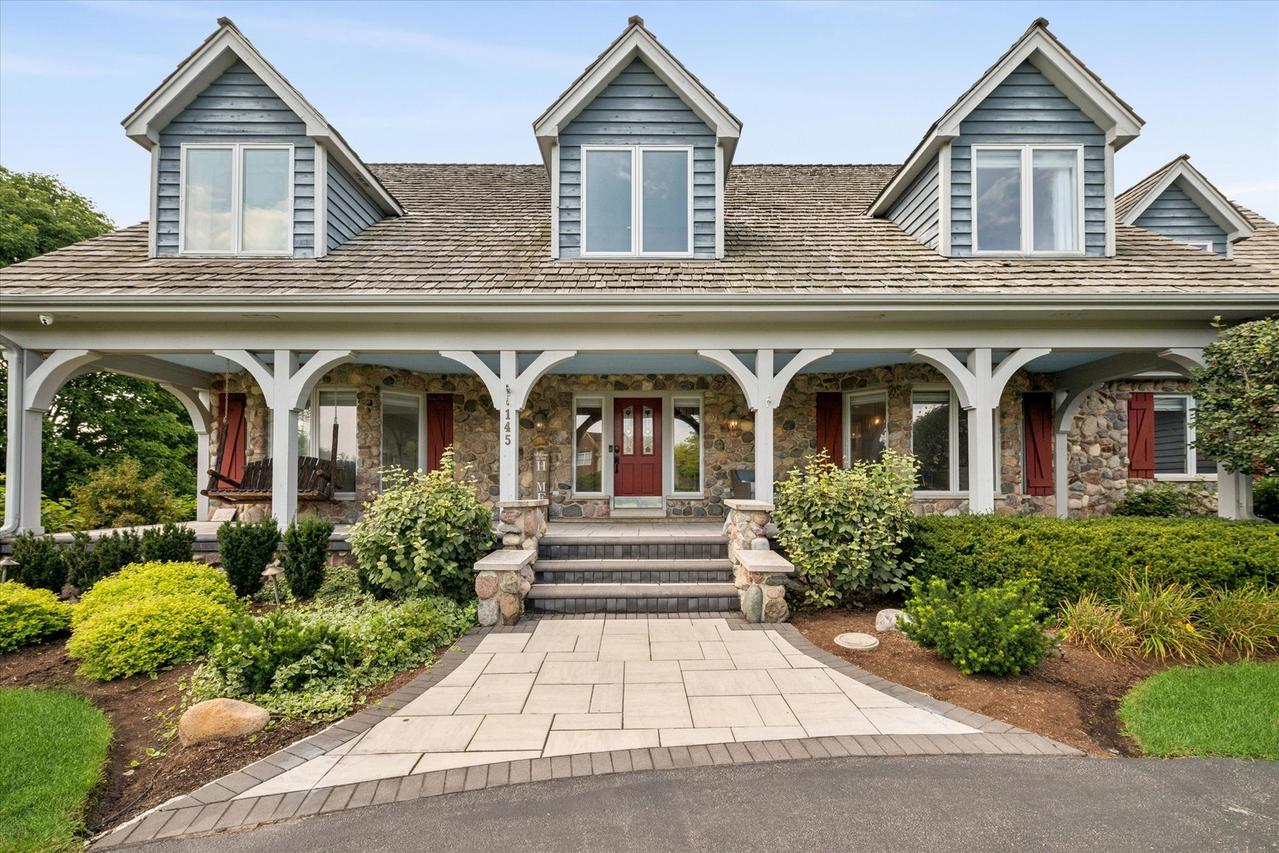 145 Clover Hill Ln., North Barrington, IL 60010