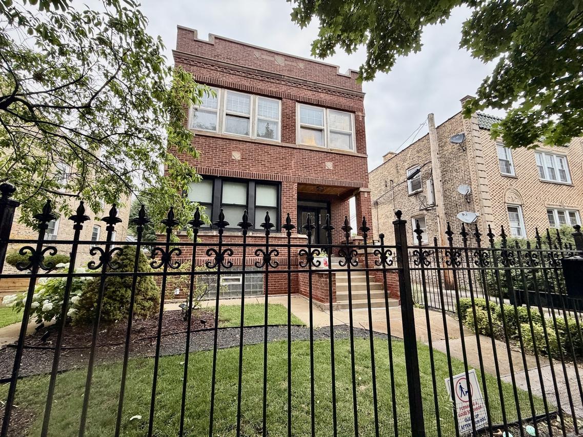 4120 W Barry Ave., Chicago, IL 60641