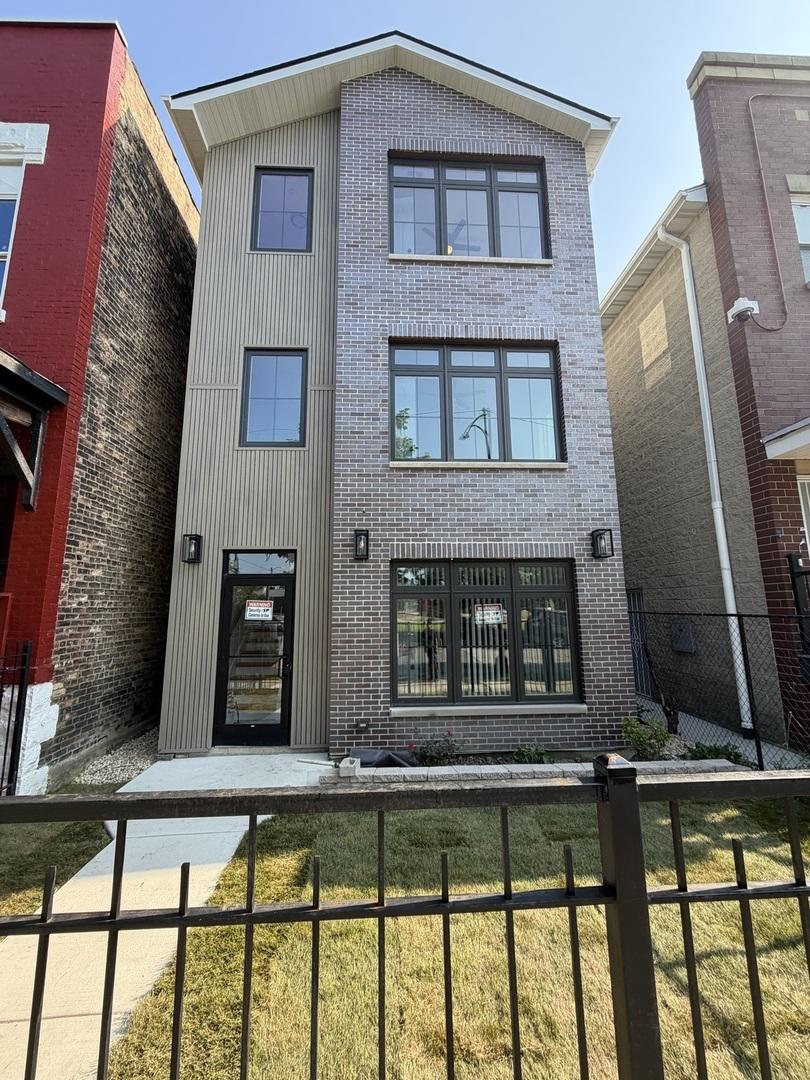 2849 W Monroe St., Chicago, IL 60612