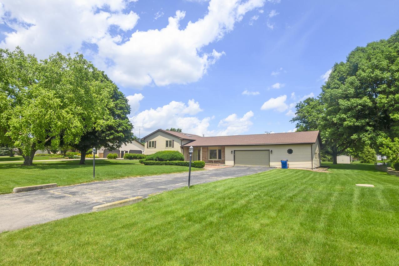 24662 W Red Oak Ln., Shorewood, IL 60404