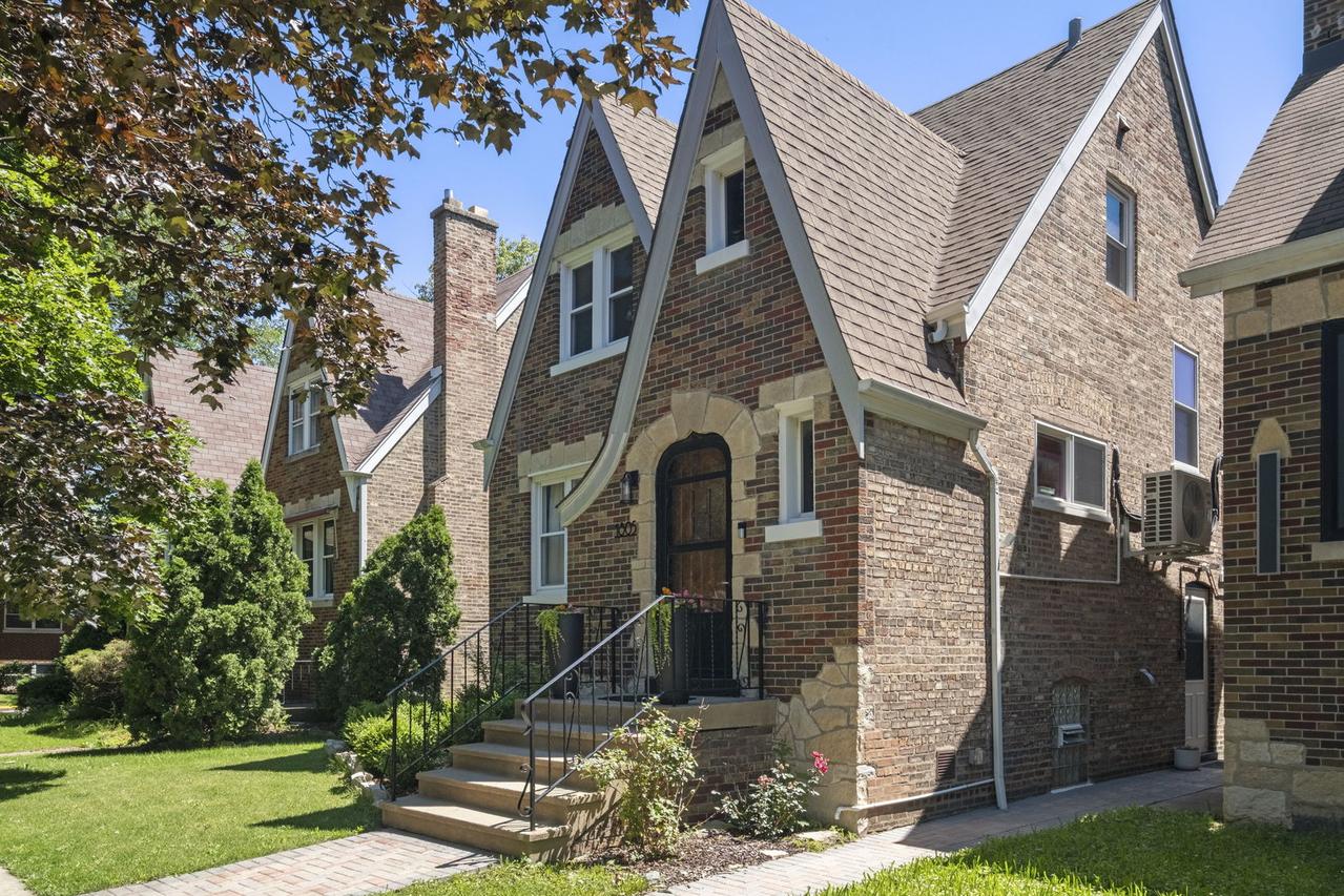 1805 Wesley Ave., Berwyn, IL 60402