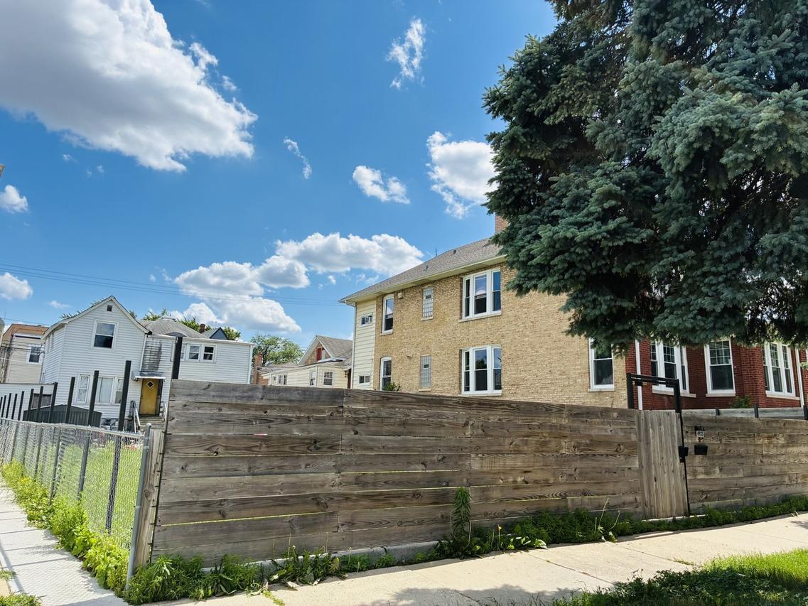 4925 W Warwick Ave., Chicago, IL 60641