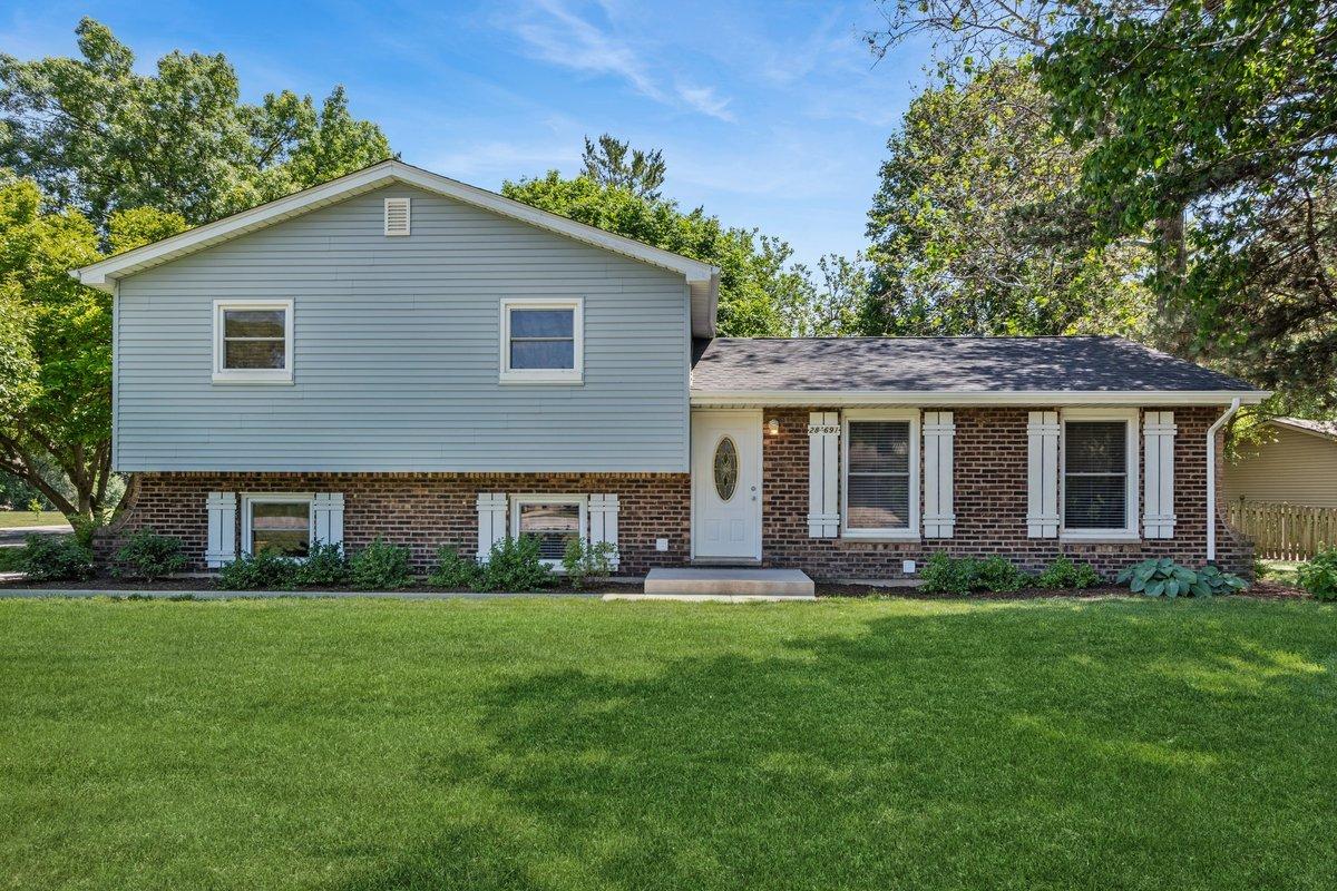 28W691 Leverenz Rd., Naperville, IL 60564