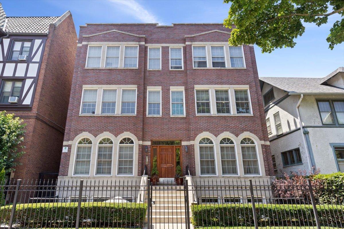 7018 N Ashland Blvd. #GS, Chicago, IL 60626