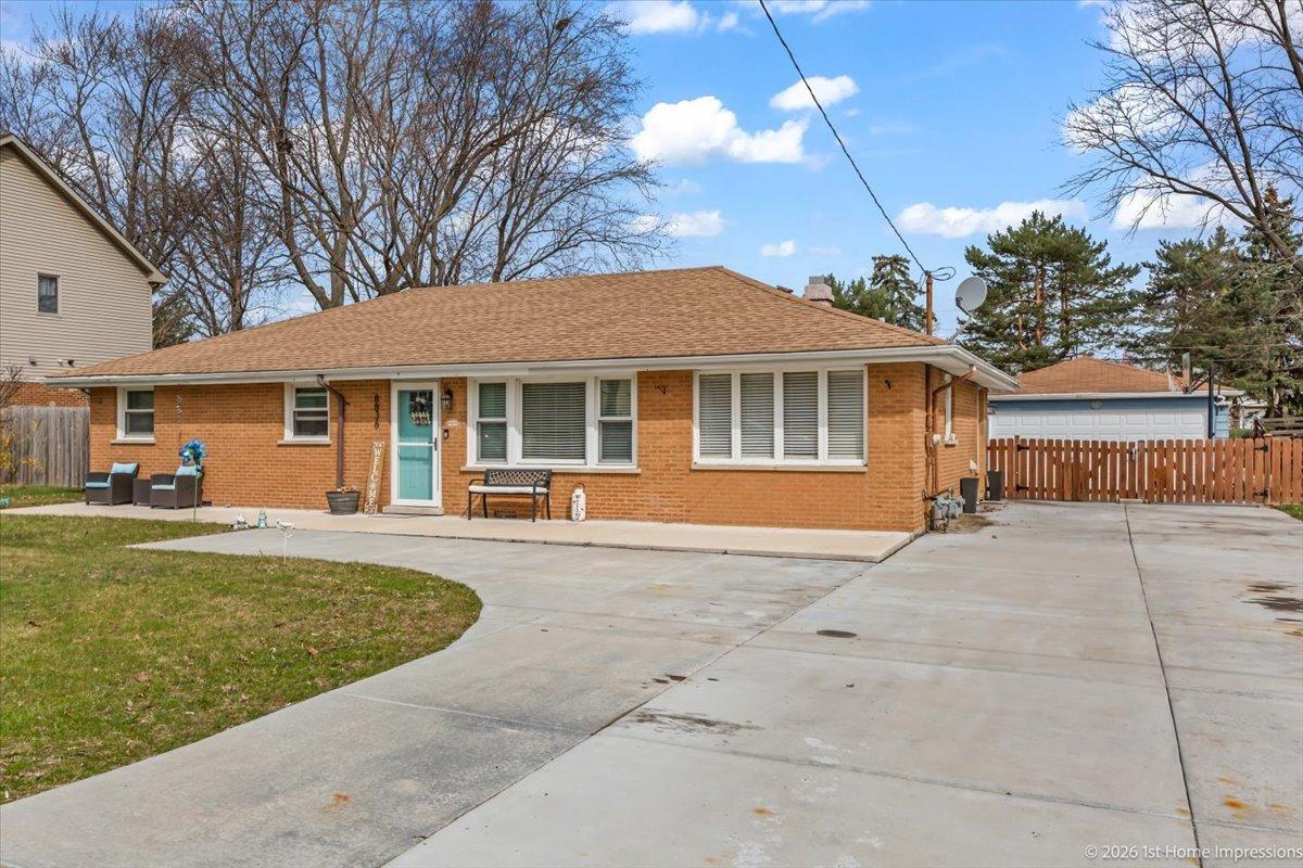 8836 W 93rd Pl., Hickory Hills, IL 60457