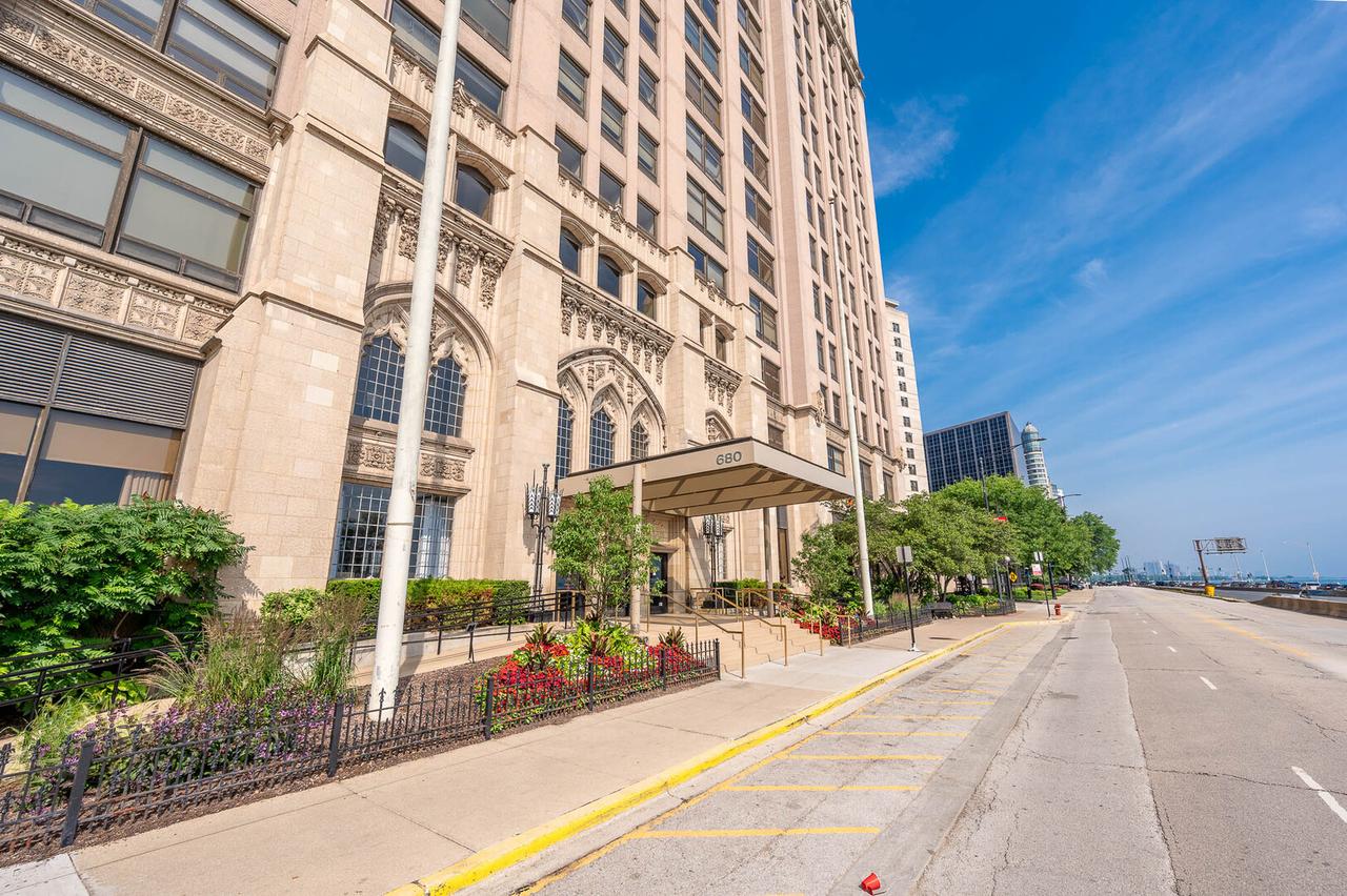 680 N Lake Shore Dr. #1313, Chicago, IL 60611