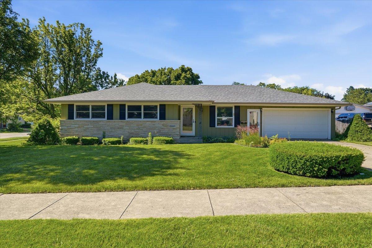 2705 Adelaide Ave., Waukegan, IL 60087