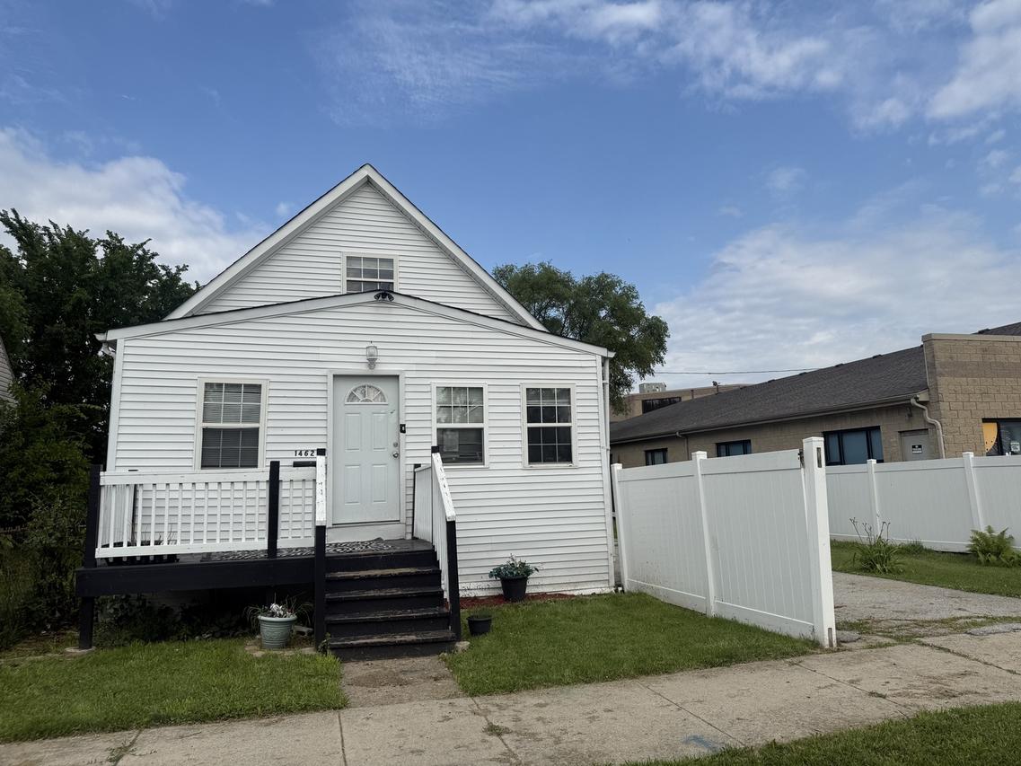 14625 Winchester Ave., Harvey, IL 60426