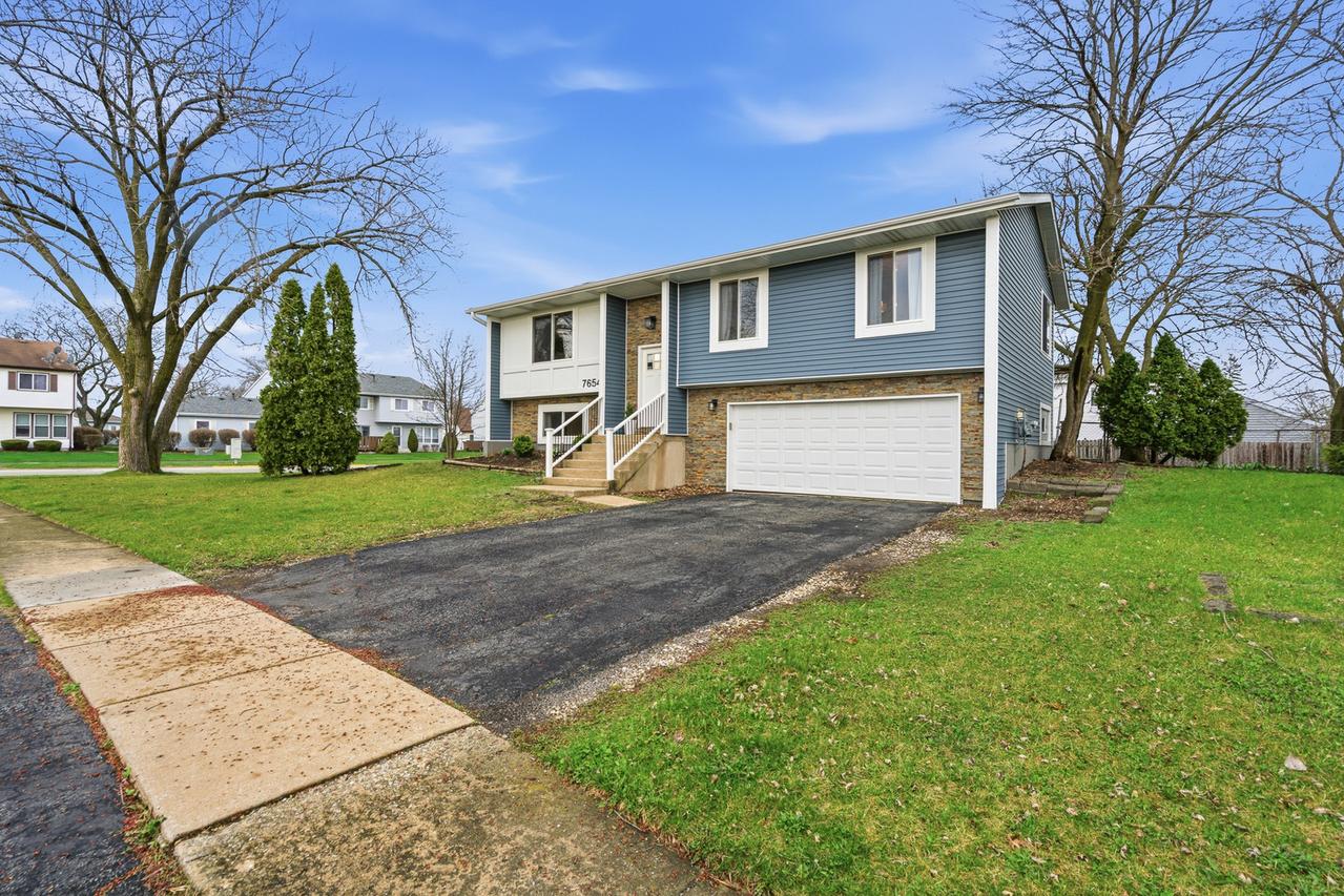 7654 W Moorefield Dr., Frankfort, IL 60423