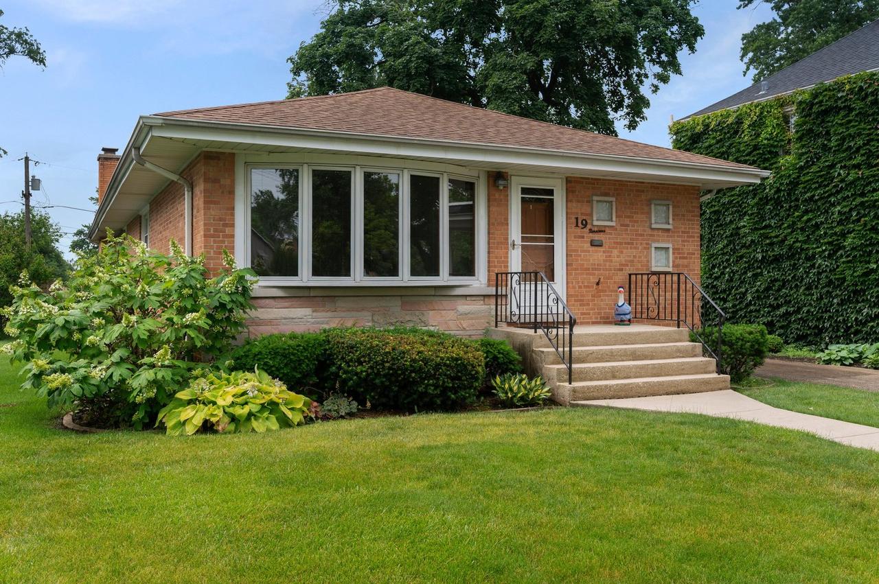 19 W Adams St., Villa Park, IL 60181