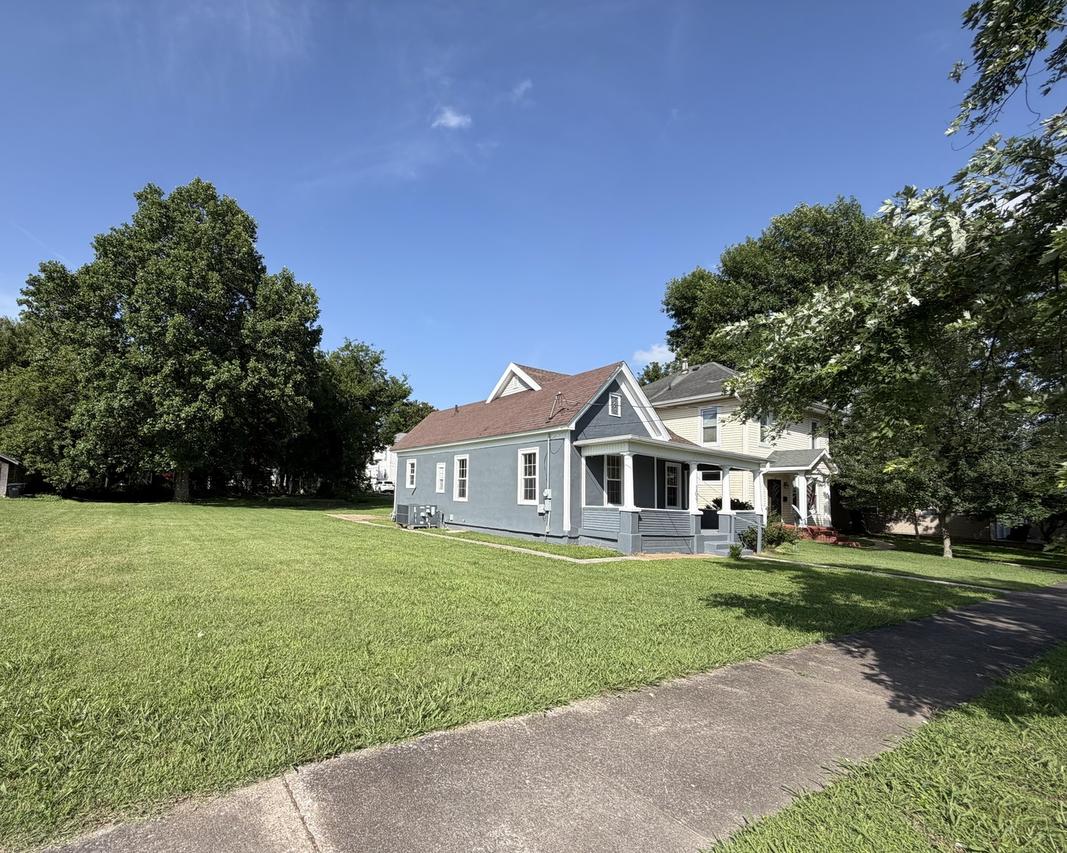109 E 7th St., Metropolis, IL 62960