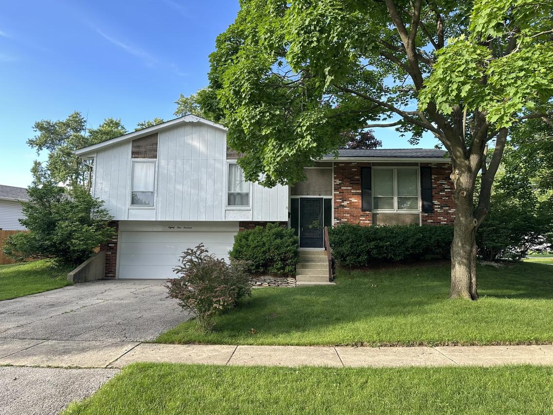 8119 Eastwood Ln., Woodridge, IL 60517