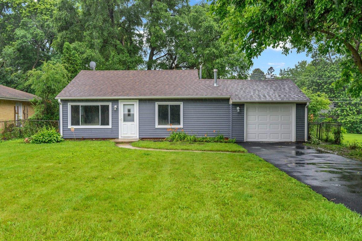 32910 N Meadow Rd., Grayslake, IL 60030