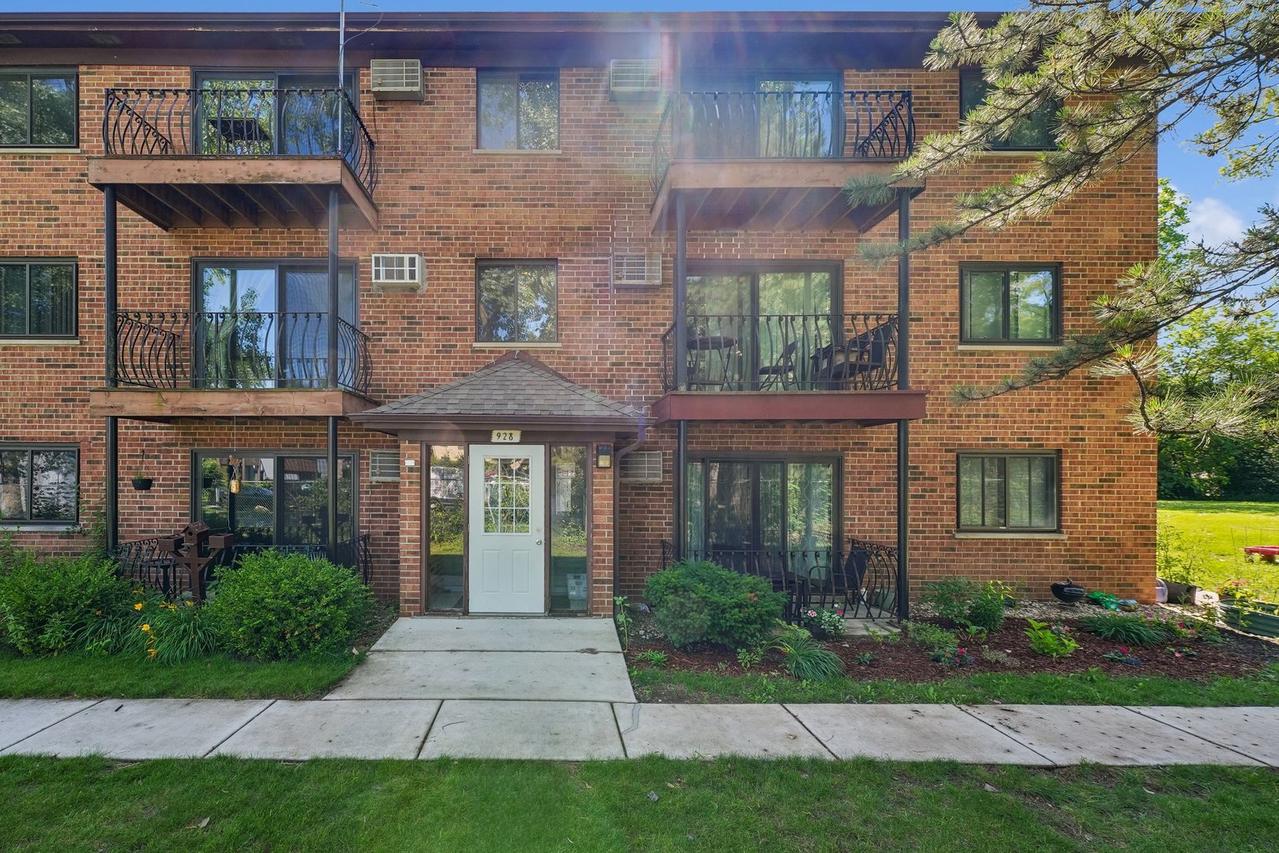 928 W Irving Park Rd. #309, Bensenville, IL 60106