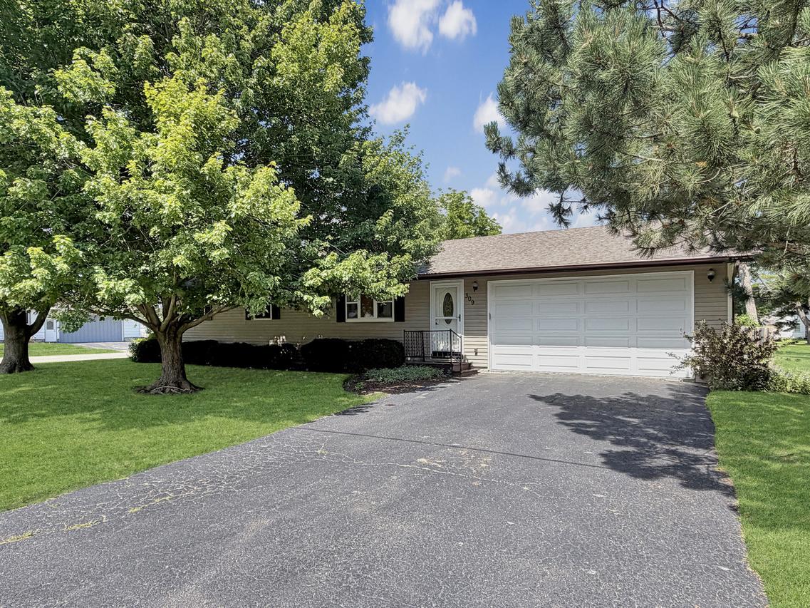 309 Maple Ave., Forreston, IL 61030