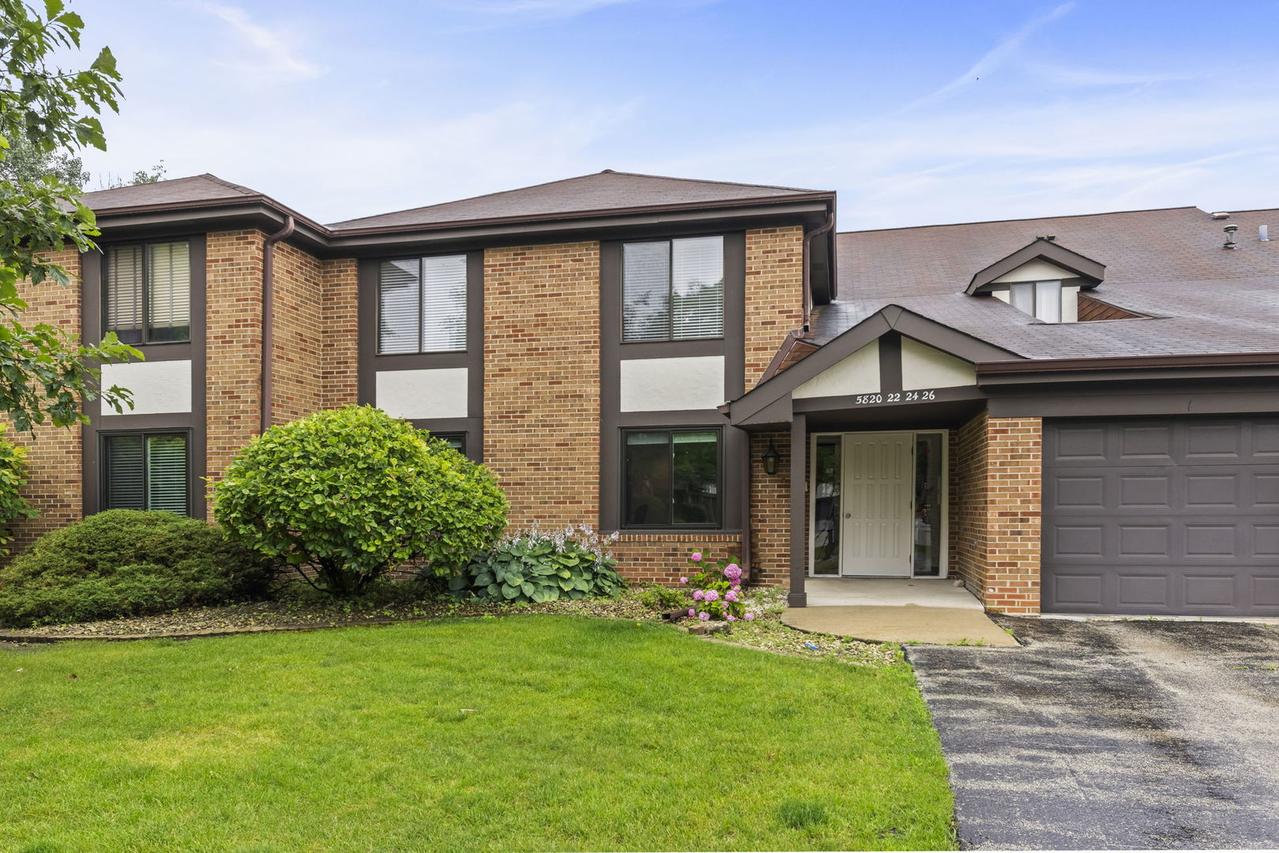 5824 Doe Cir., Westmont, IL 60559