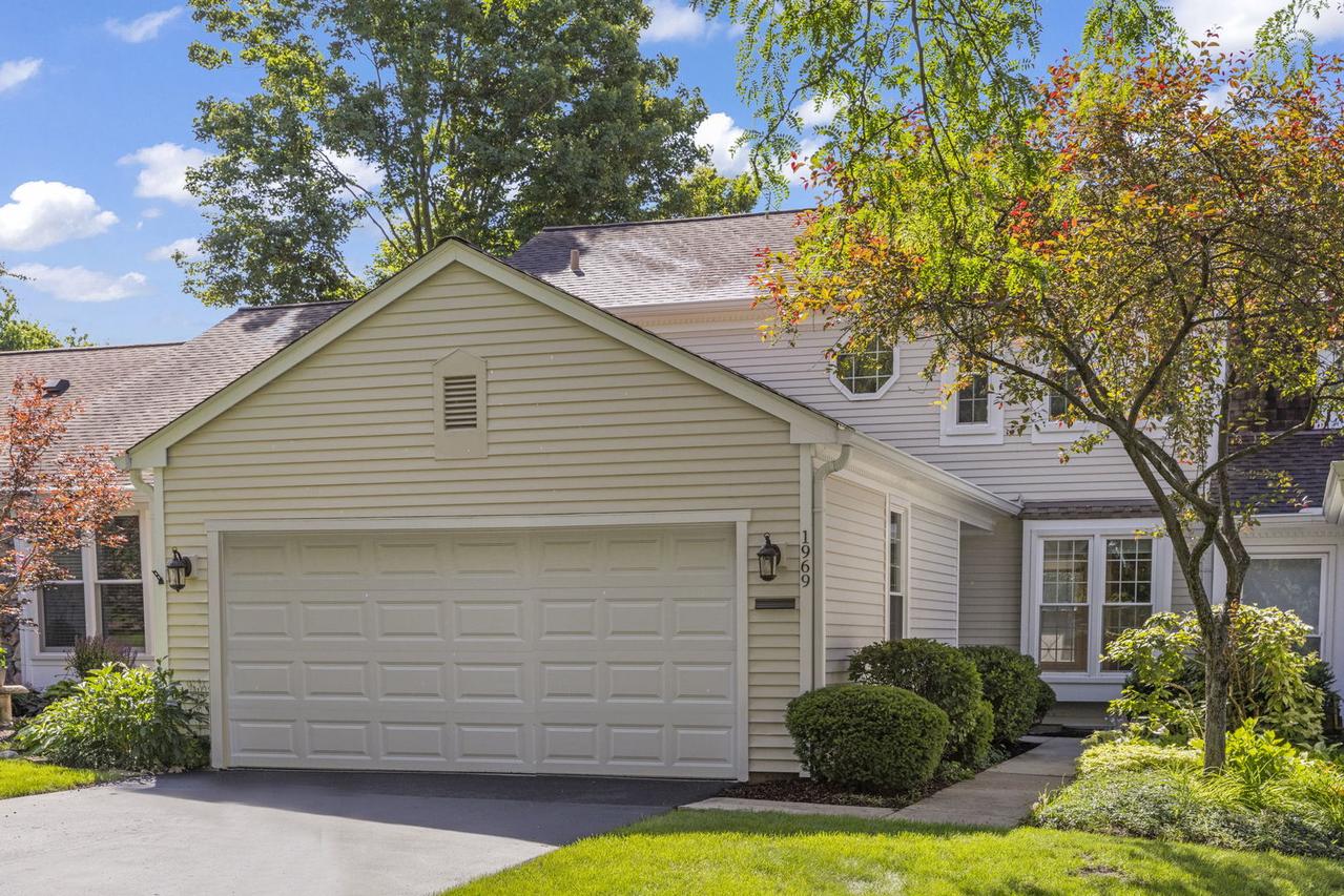 1969 Wexford Cir., Wheaton, IL 60189