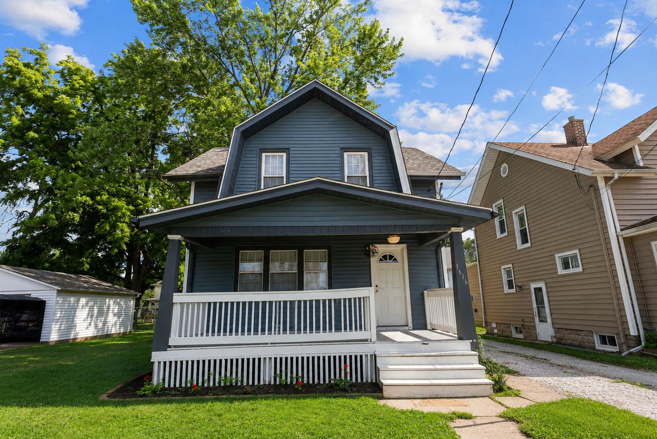 1616 25th Ave., Moline, IL 61265