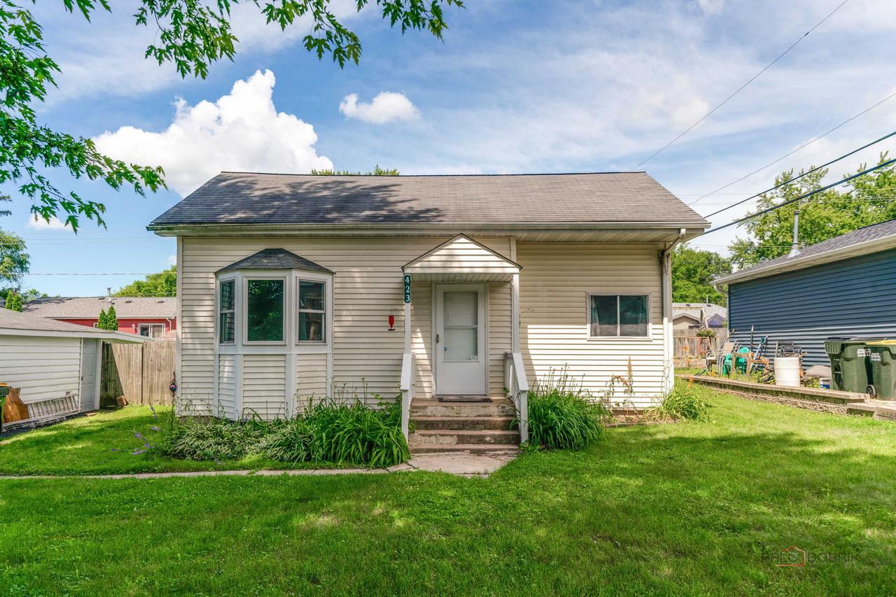 423 Lily Ln., Lakemoor, IL 60051