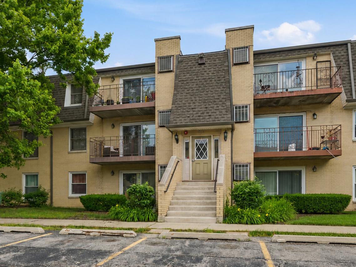 814 N River Rd. #3B, Mount Prospect, IL 60056