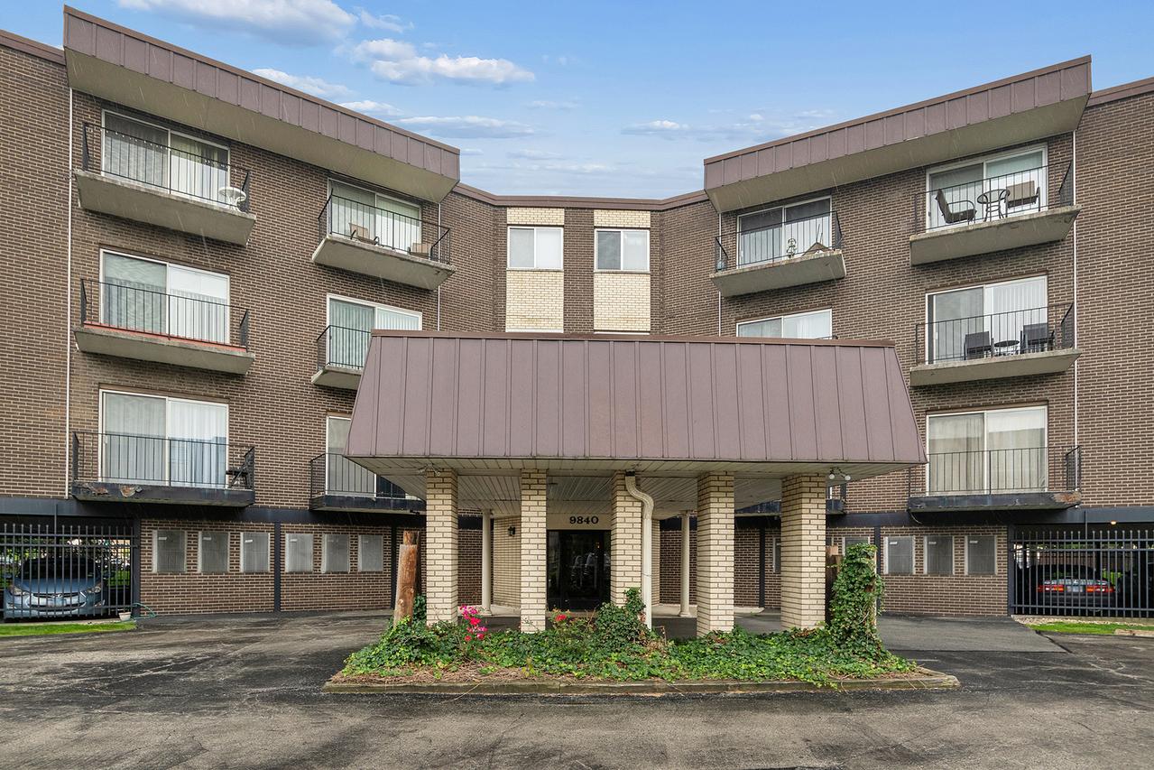 9840 S Pulaski Rd. #106, Oak Lawn, IL 60453