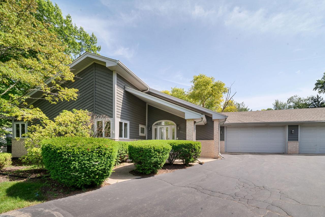 16373 W Menna Ln., Lincolnshire, IL 60069