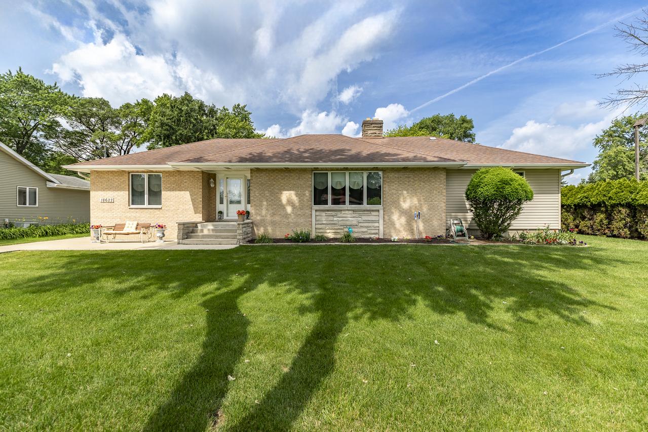 18622 Burnham Ave., Lansing, IL 60438