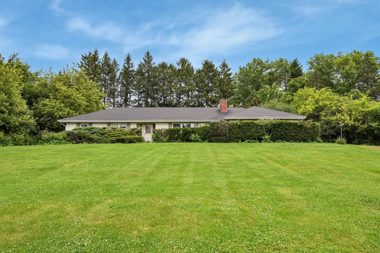 1832 Baldwin Rd., Inverness, IL 60067