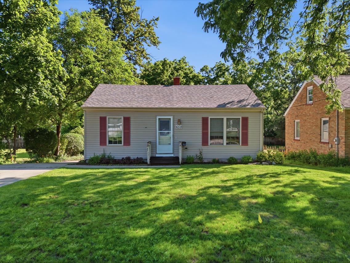 658 Pleasant St., Woodstock, IL 60098