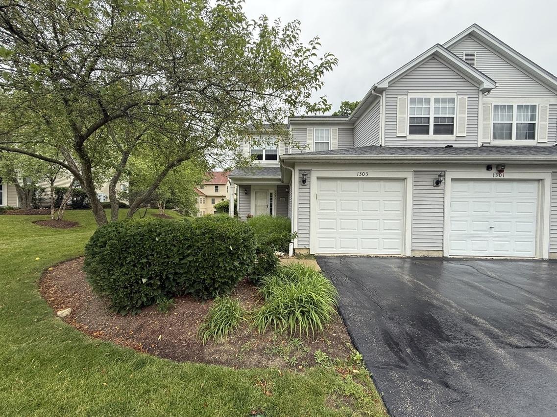 1303 Brookdale Dr., Carpentersville, IL 60110