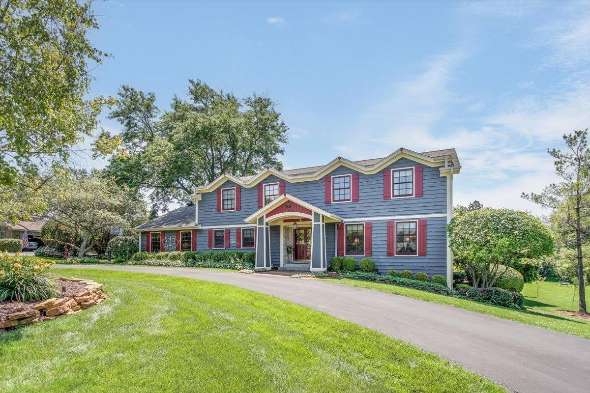 135 Harbor Dr., Lake Barrington, IL 60010