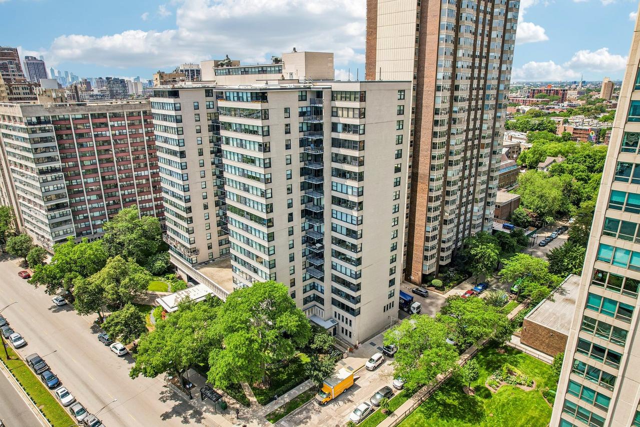 3440 N Lake Shore Dr. #12B, Chicago, IL 60657