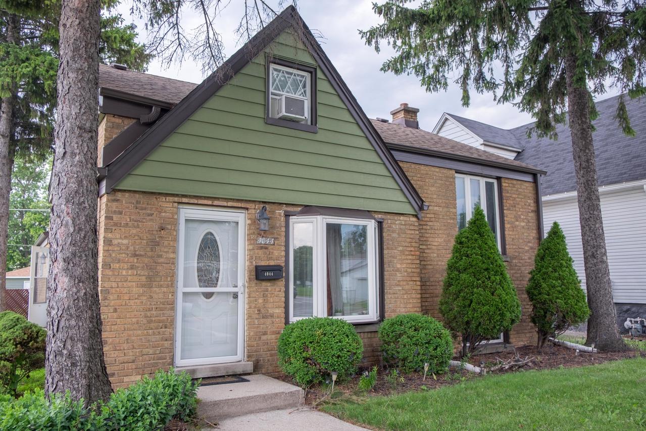 4044 Oak Park Ave., Stickney, IL 60402