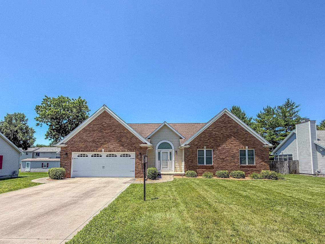 17 Lafayette Meadow, Mattoon, IL 61938