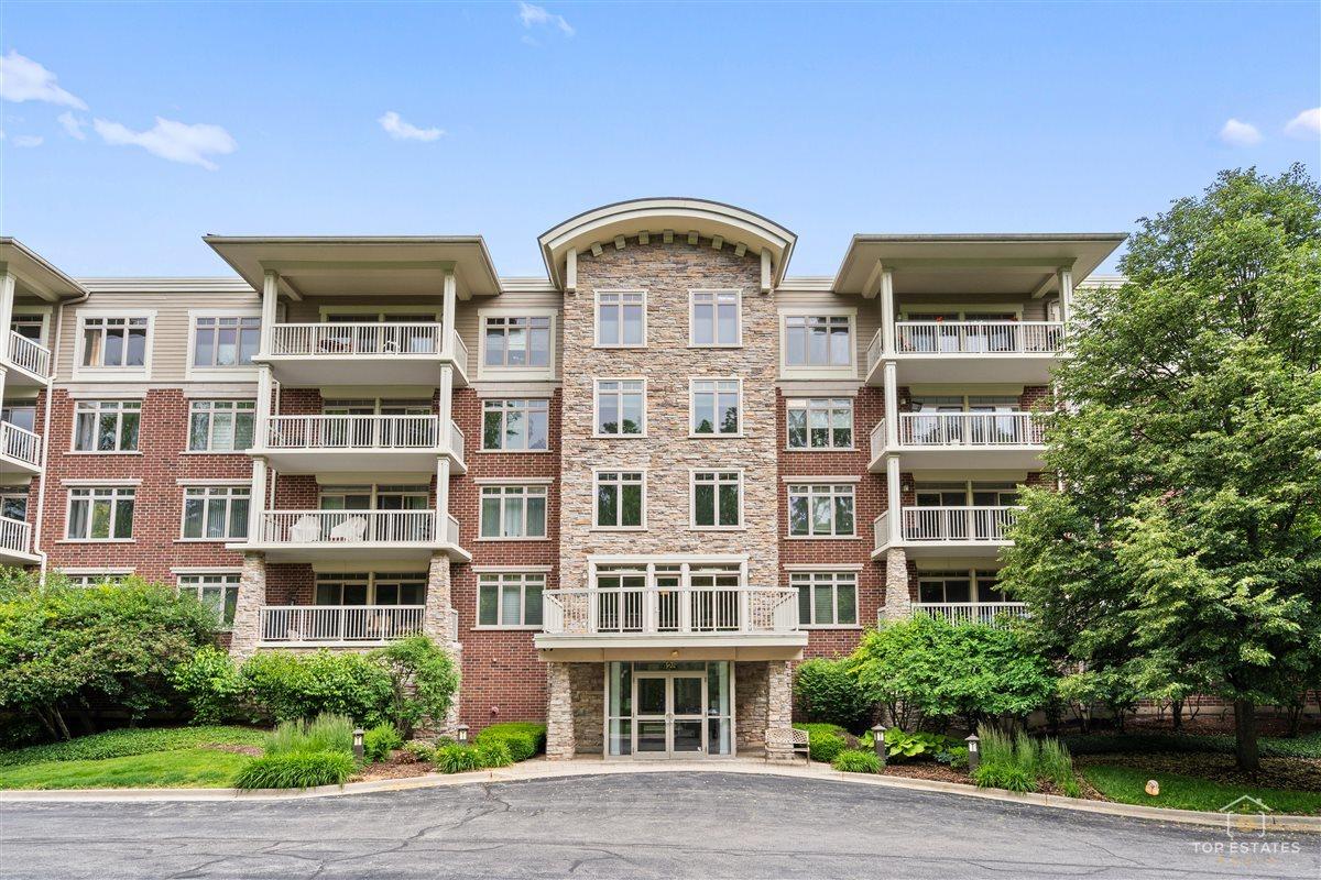 425 Benjamin Dr. #205, Vernon Hills, IL 60061