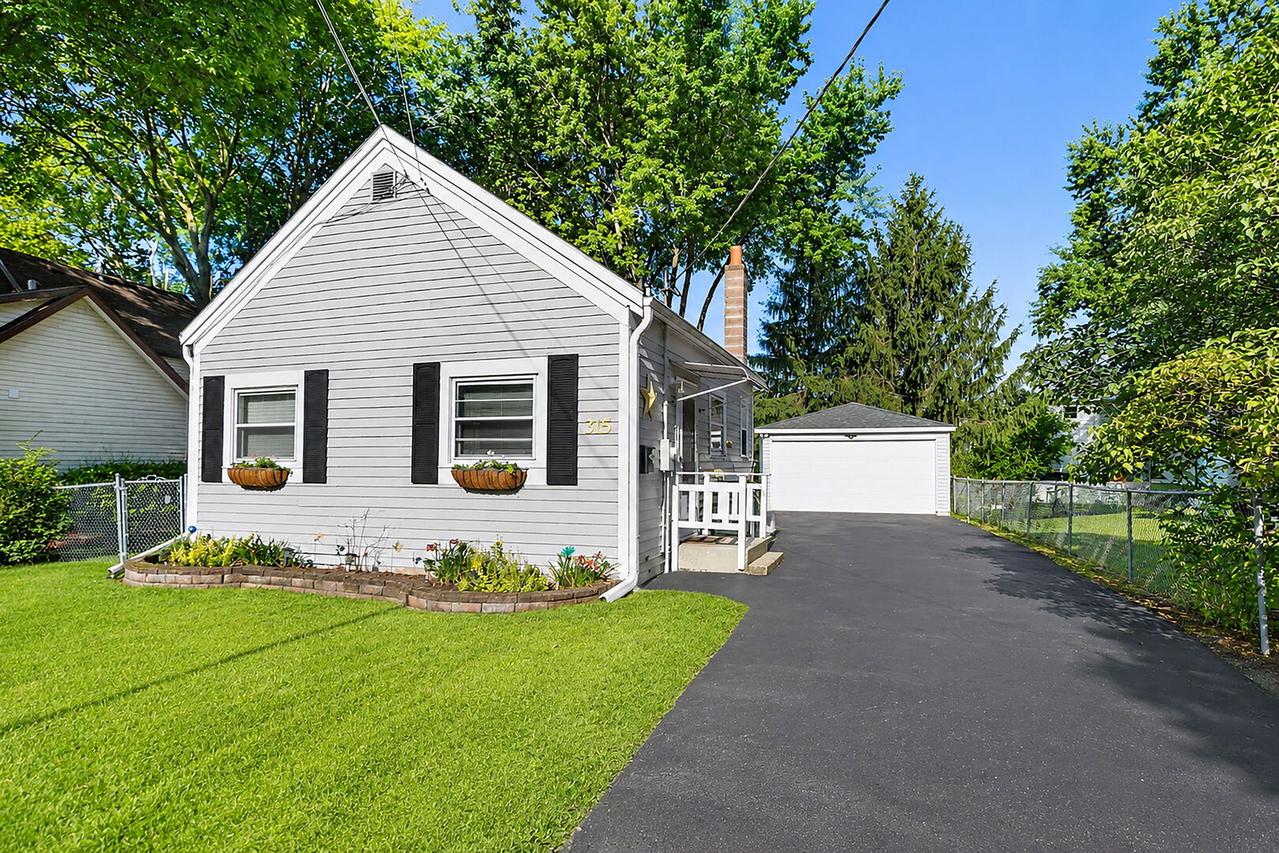 315 E 2nd St., East Dundee, IL 60118