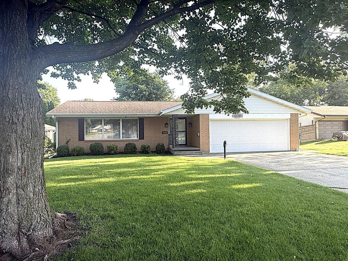 1419 Douglas Ter., Dixon, IL 61021