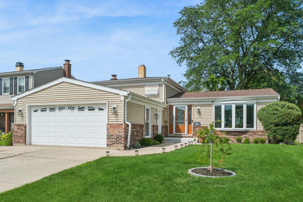 836 Napa St., Carol Stream, IL 60188