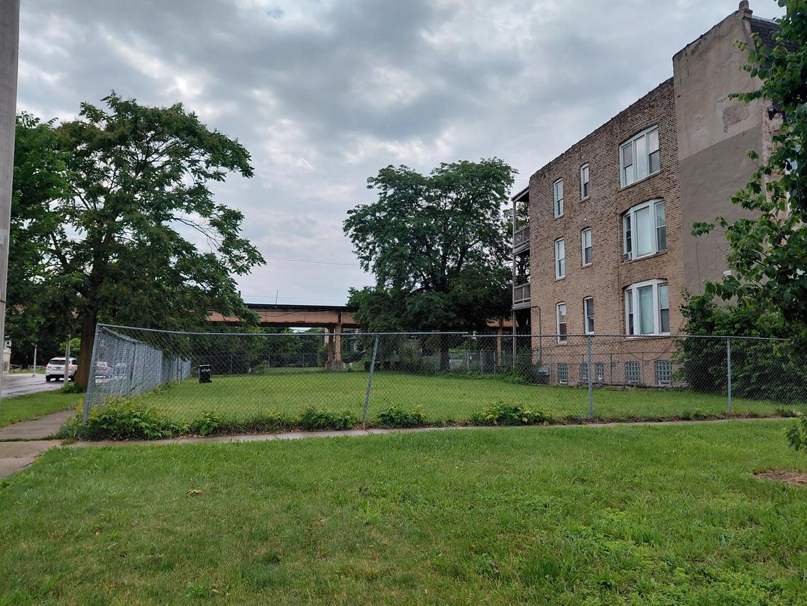 322 E 60th St., Chicago, IL 60637