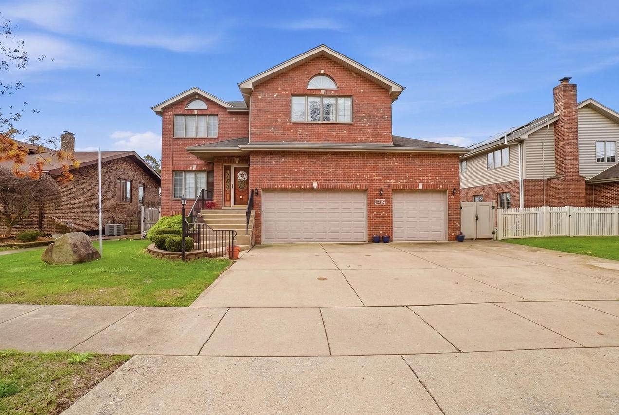 5733 W 97th St., Oak Lawn, IL 60453