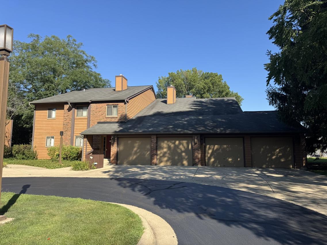 650 Waverly Dr. #B, Elgin, IL 60120