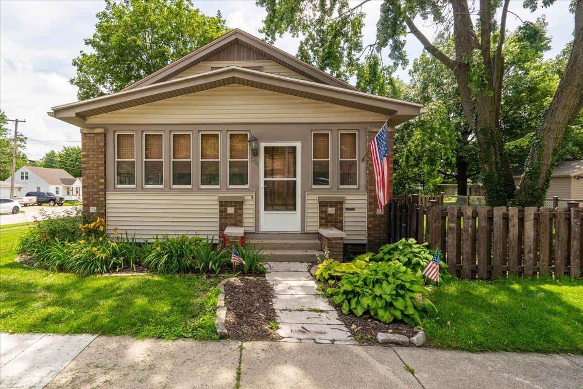 211 E Lincoln St., Bloomington, IL 61701