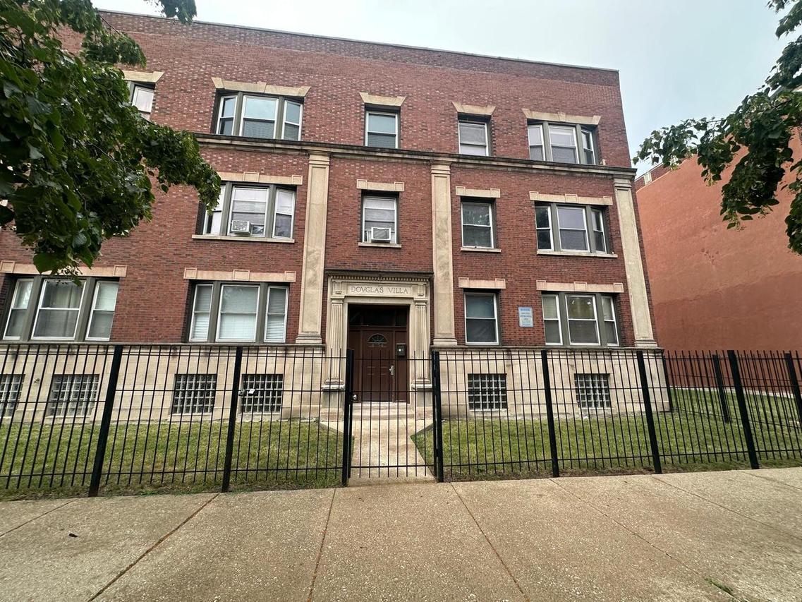 4354 W Washington Blvd. #301, Chicago, IL 60624